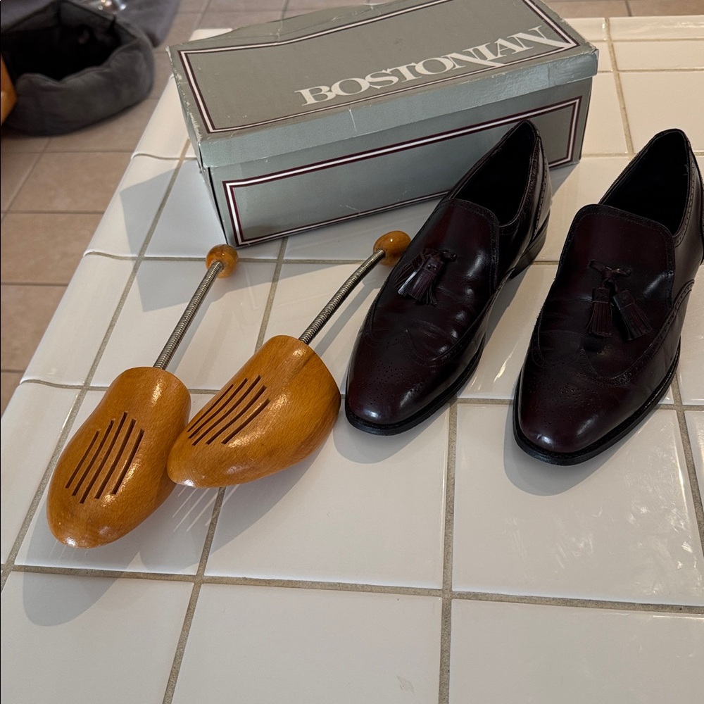 Bostonian Burgandy Tassel slip on 9D leather Shoes 🐈⬛